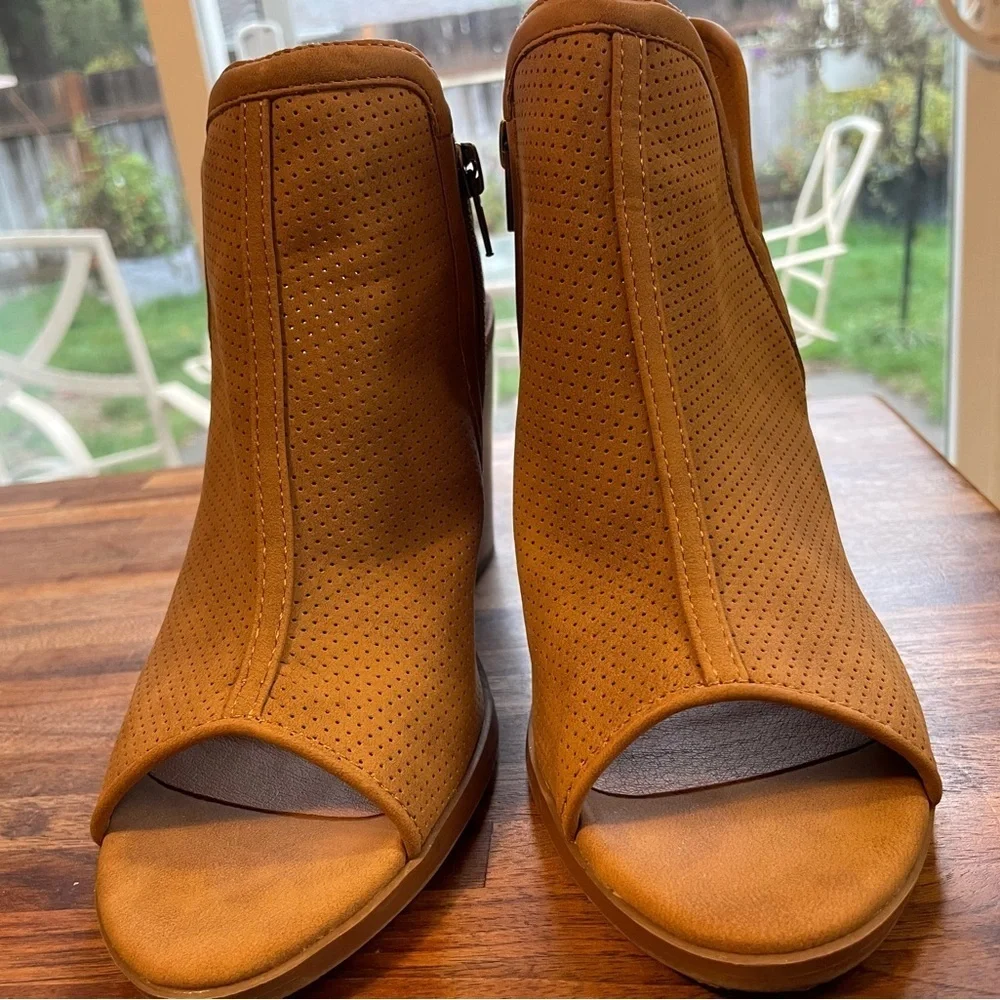 Coconuts by Matisse High Heeled Sandals - Picture 1 of 3